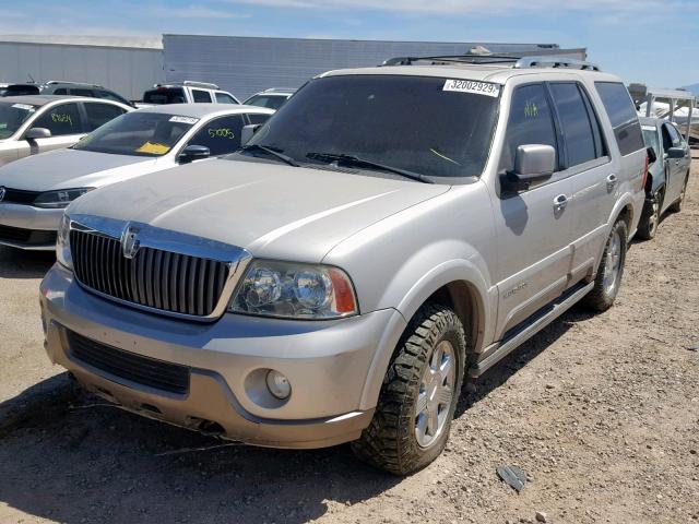 5LMFU27RX4LJ01896 - 2004 LINCOLN NAVIGATOR 银色 照片 2