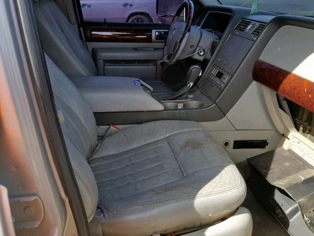 5LMFU27RX4LJ01896 - 2004 LINCOLN NAVIGATOR 银色 照片 5