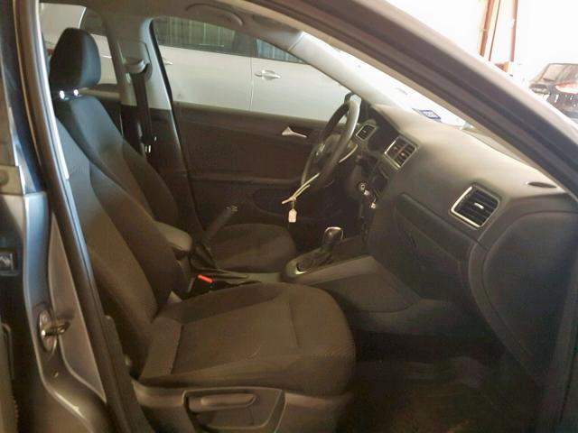 3VW2K7AJ5EM214129 - 2014 VOLKSWAGEN JETTA BASE GRAY photo 5