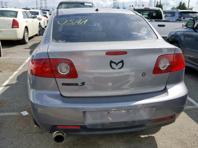 JM1BK12G761532898 - 2006 MAZDA 3 I GRAY photo 9