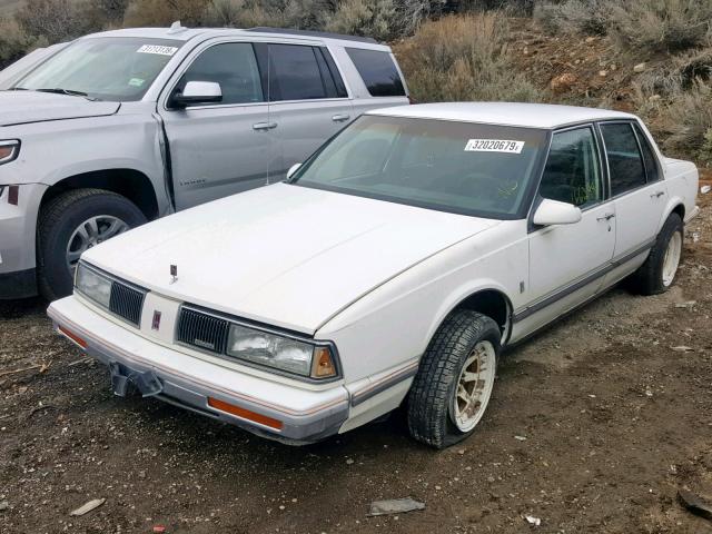 1G3HN54C5J1822388 - 1988 OLDSMOBILE DELTA 88 R WHITE photo 2