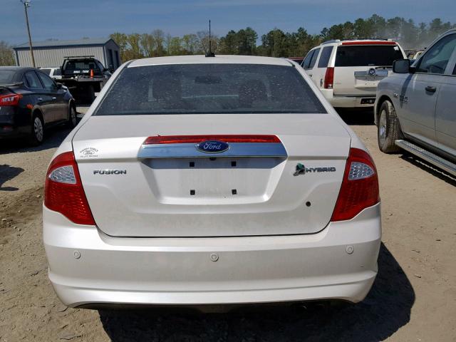 3FADP0L39AR133205 - 2010 FORD FUSION HYB WHITE photo 9