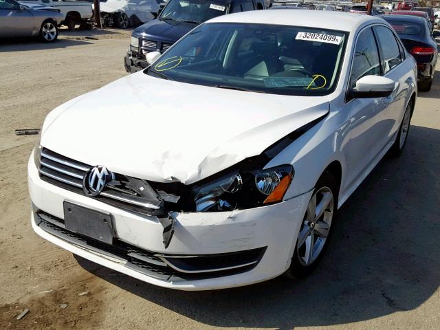 1VWBP7A36DC051767 - 2013 VOLKSWAGEN PASSAT SE WHITE photo 2