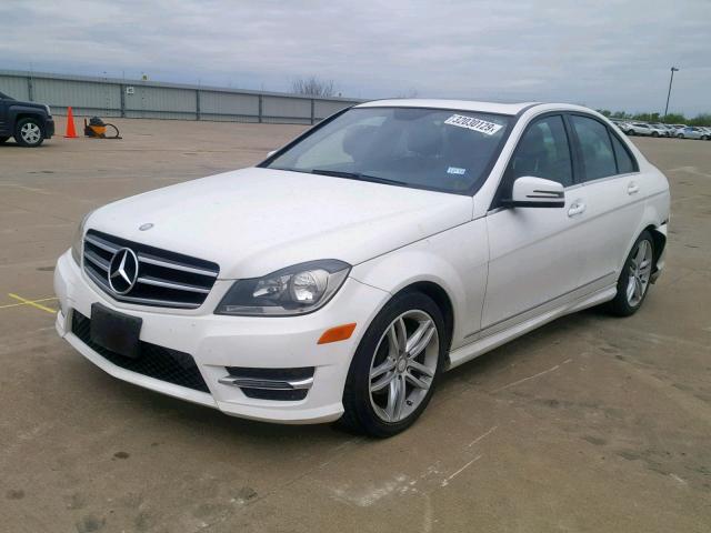 WDDGF4HB7EA934402 - 2014 MERCEDES-BENZ C 250 WHITE photo 2