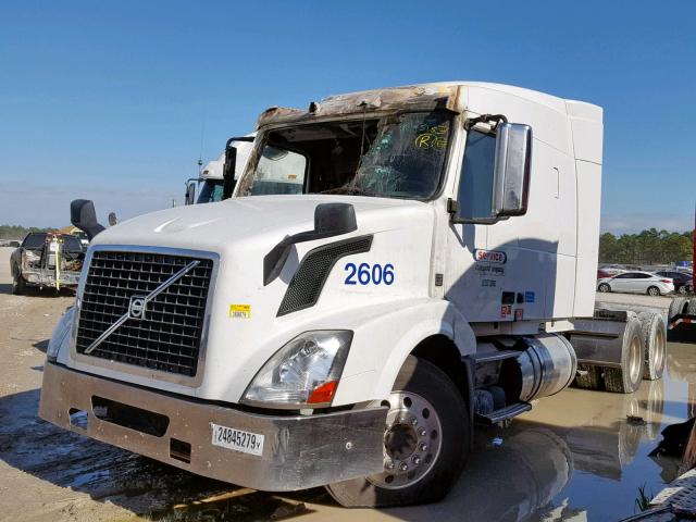 4V4NC9EJ1CN543159 - 2012 VOLVO VN VNL WHITE photo 2