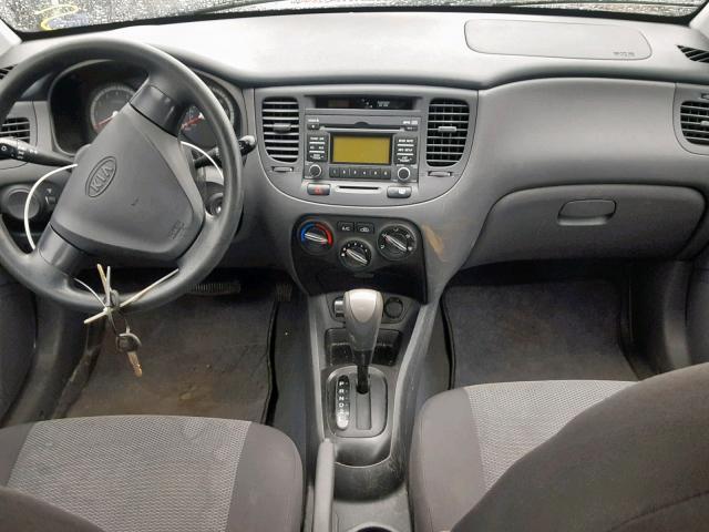 KNADE223796460334 - 2009 KIA RIO BASE SILVER photo 9