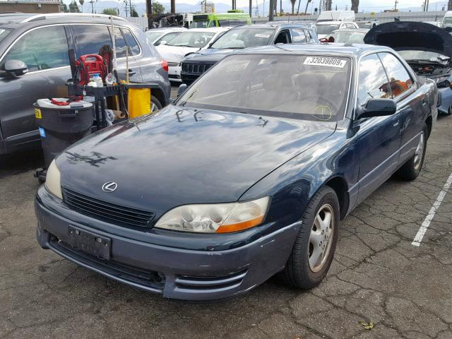 JT8GK13T6R0033424 - 1994 LEXUS ES 300 GREEN photo 2