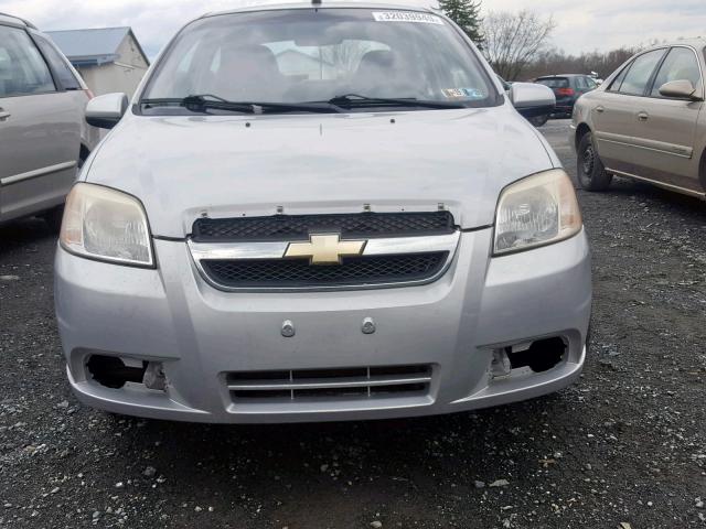 KL1TD56E99B657180 - 2009 CHEVROLET AVEO LS SILVER photo 9