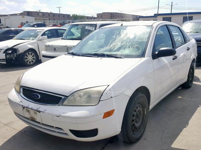 1FAFP34N77W204675 - 2007 FORD FOCUS ZX4 WHITE photo 2