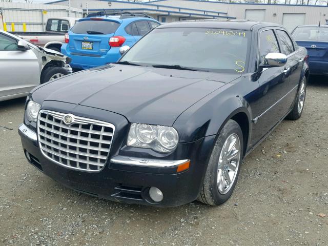 2C3AA63H25H505244 - 2005 CHRYSLER 300C BLACK photo 2