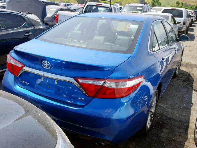 4T1BF1FK0HU792494 - 2017 TOYOTA CAMRY LE BLUE photo 4