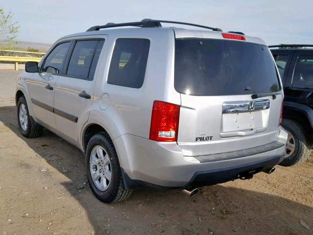 5FNYF3H28BB001605 - 2011 HONDA PILOT LX SILVER photo 3