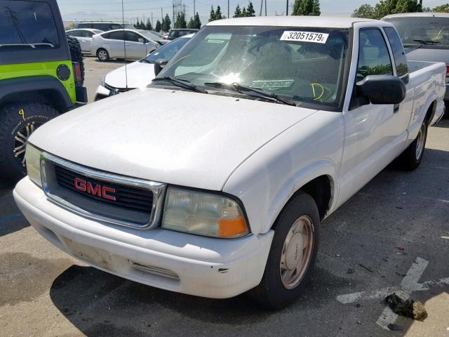 1GTCS19W728139941 - 2002 GMC SONOMA WHITE photo 2