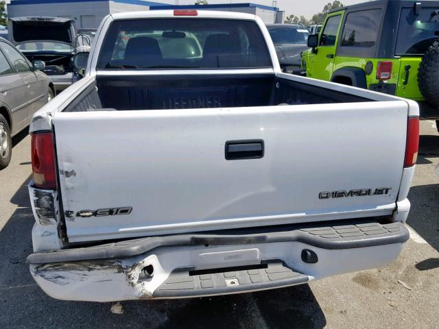 1GTCS19W728139941 - 2002 GMC SONOMA WHITE photo 9