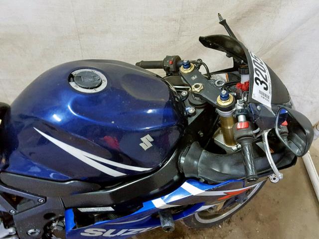 JS1GN7CA942105668 - 2004 SUZUKI GSX-R600 K BLUE photo 5