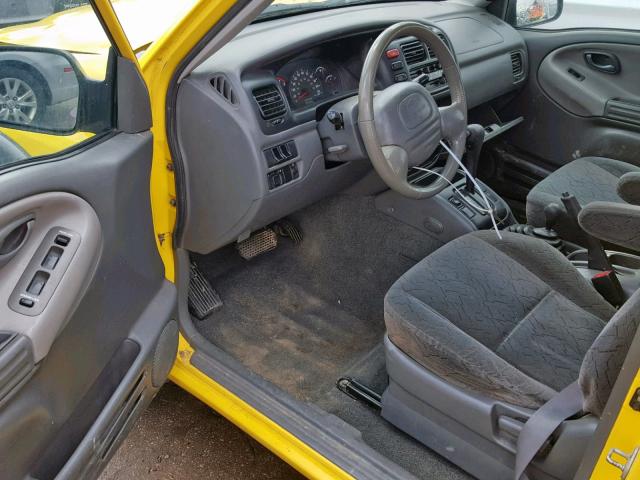 2CNBJ78C836905039 - 2003 CHEVROLET TRACKER ZR YELLOW photo 9