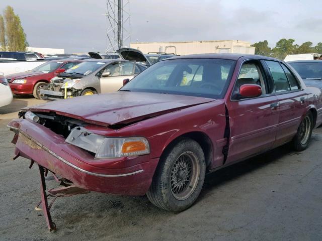 2FAFP73W5XX131585 - 1999 FORD CROWN VICT RED photo 2