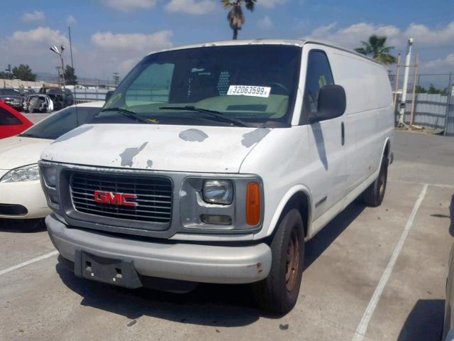 1GTHG39G011168040 - 2001 GMC SAVANA G35 WHITE photo 2