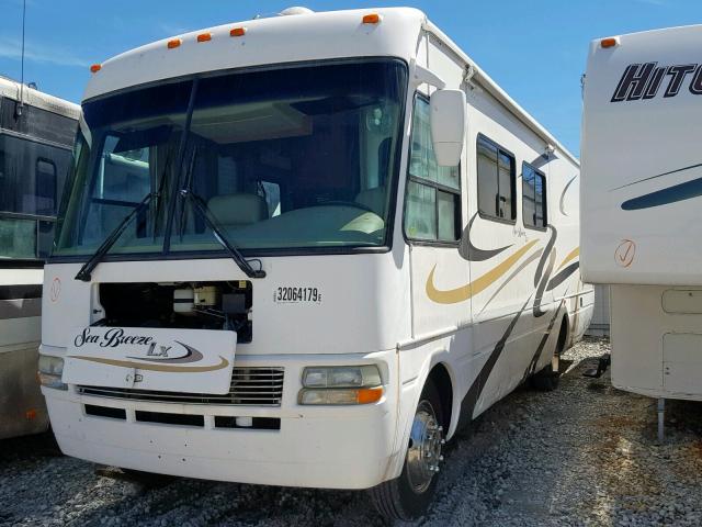 5B4MP67G453401811 - 2005 WORKHORSE CUSTOM CHASSIS MOTORHOME TWO TONE photo 2