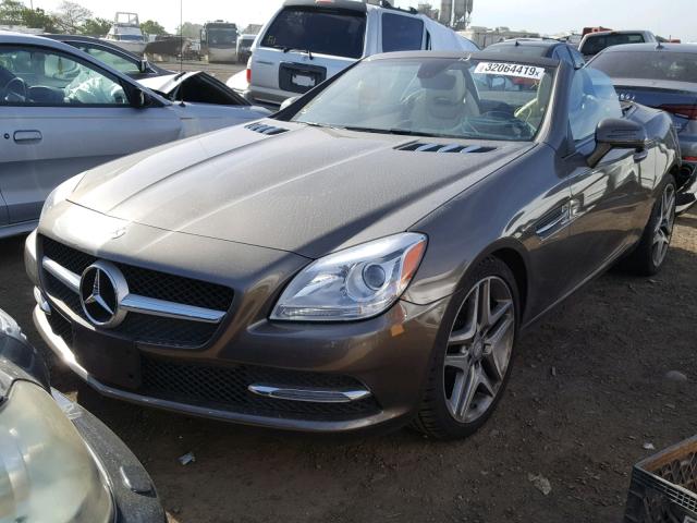 WDDPK4HA3DF058786 - 2013 MERCEDES-BENZ SLK 250 BROWN photo 2