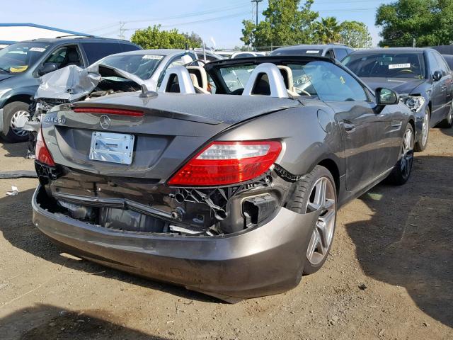 WDDPK4HA3DF058786 - 2013 MERCEDES-BENZ SLK 250 BROWN photo 4