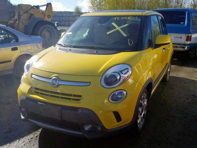 ZFBCFADH1EZ013525 - 2014 FIAT 500L TREKK YELLOW photo 2