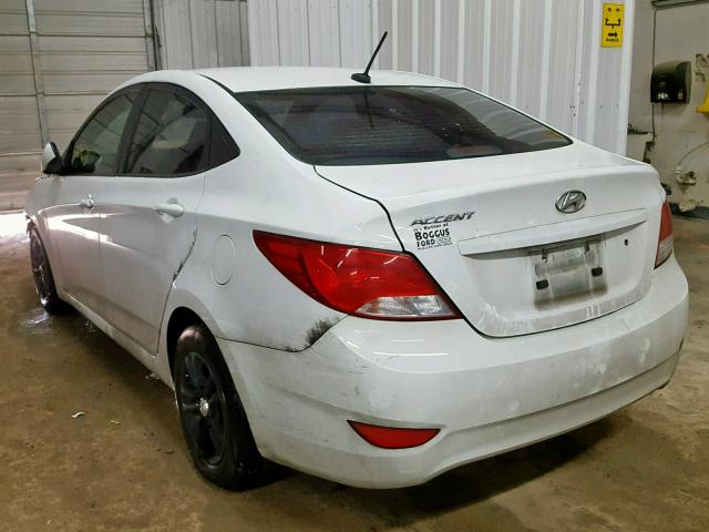 KMHCT4AE5GU000189 - 2016 HYUNDAI ACCENT SE WHITE photo 3