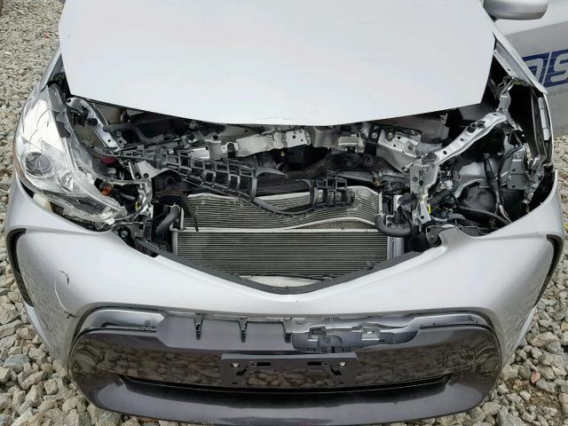 JTDZN3EU6HJ065821 - 2017 TOYOTA PRIUS V SILVER photo 7