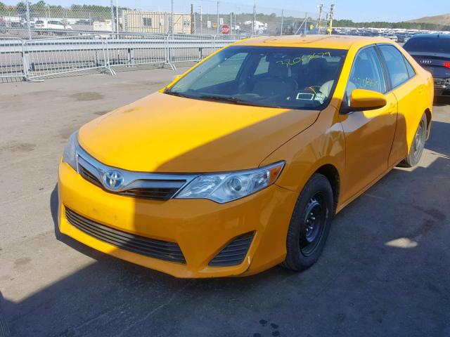 4T1BD1FK1EU101944 - 2014 TOYOTA CAMRY HYBR YELLOW photo 2