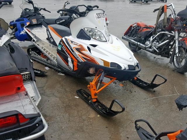 4UF11SNWXBT105407 - 2011 ARCTIC CAT SNOWMOBILE WHITE photo 1