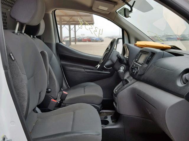 3N63M0ZN0FK733938 - 2015 CHEVROLET CITY EXPRE WHITE photo 5