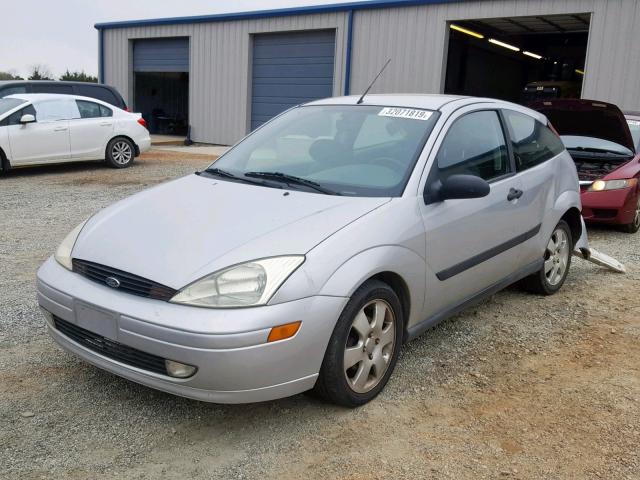 3FAFP31301R227115 - 2001 FORD FOCUS ZX3 SILVER photo 2