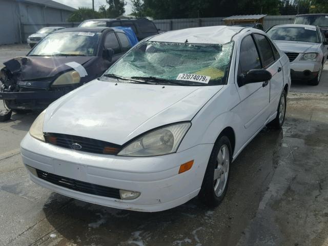 1FAFP38381W107033 - 2001 FORD FOCUS ZTS WHITE photo 2