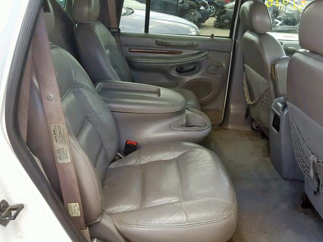 5LMRU27L9WLJ20869 - 1998 LINCOLN NAVIGATOR WHITE photo 6