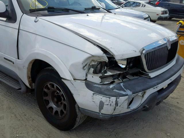 5LMRU27L9WLJ20869 - 1998 LINCOLN NAVIGATOR WHITE photo 9