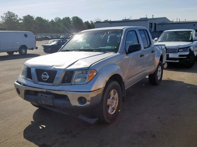 1N6AD07W47C439372 - 2007 NISSAN FRONTIER C SILVER photo 2