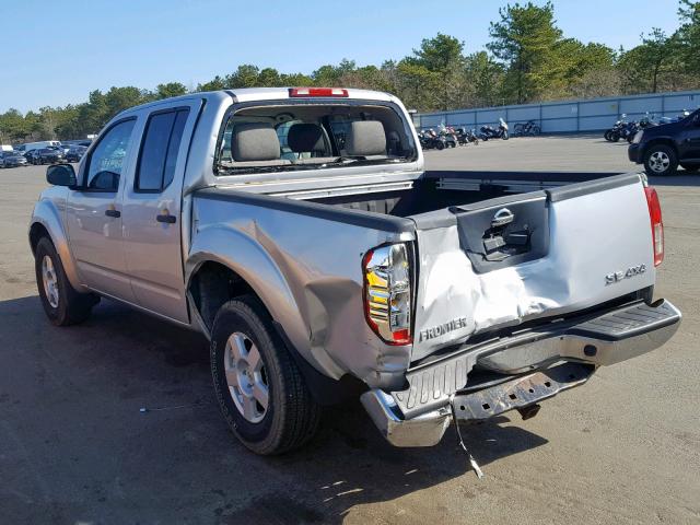 1N6AD07W47C439372 - 2007 NISSAN FRONTIER C SILVER photo 3