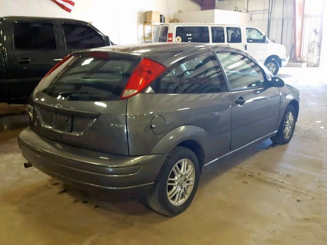 3FAFP31N95R131815 - 2005 FORD FOCUS ZX3 GRAY photo 4