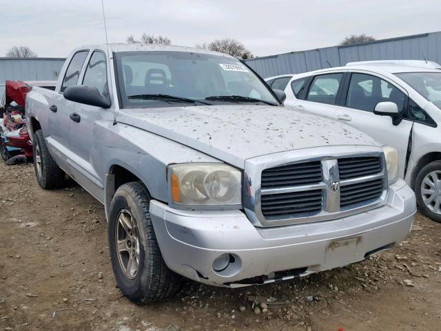 1D7HW48N45S245300 - 2005 DODGE DAKOTA QUA SILVER photo 1