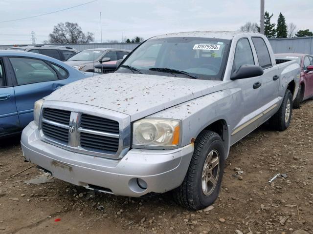 1D7HW48N45S245300 - 2005 DODGE DAKOTA QUA SILVER photo 2