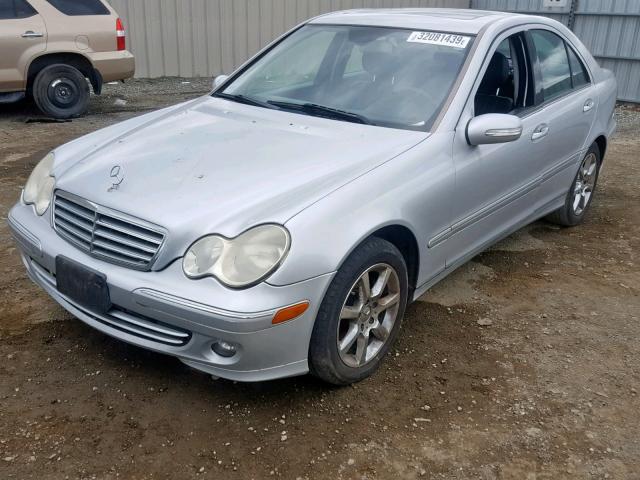 WDBRF54H67A951387 - 2007 MERCEDES-BENZ C 280 SILVER photo 2