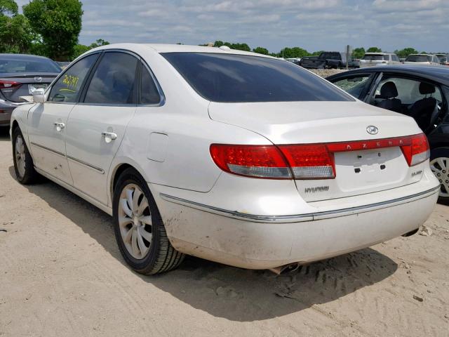 KMHFC46F98A303512 - 2008 HYUNDAI AZERA SE WHITE photo 3