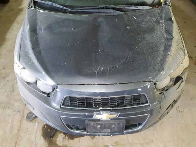 1G1JB5SH9D4106517 - 2013 CHEVROLET SONIC LS GRAY photo 7