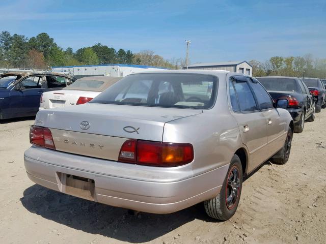 4T1BG12K7TU671196 - 1996 TOYOTA CAMRY DX GOLD photo 4