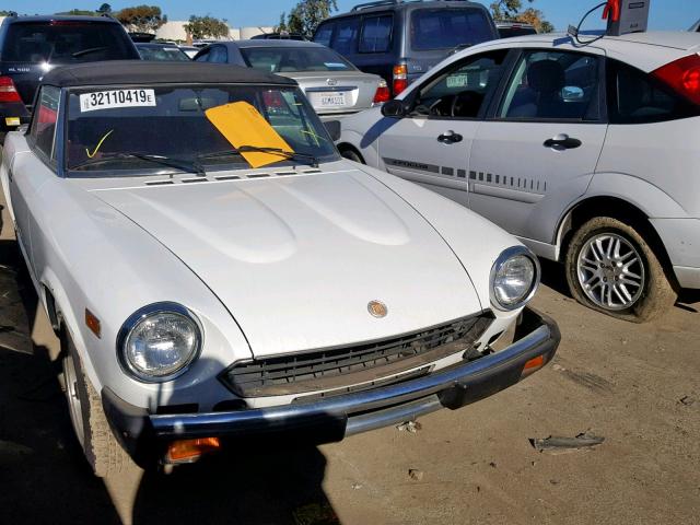 ZFAAS00B0B8184190 - 1981 FIAT 124 SPIDER WHITE photo 1