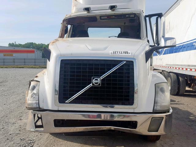 4V4NC9EH9GN945613 - 2016 VOLVO VN VNL WHITE photo 7