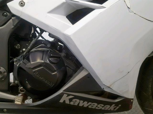 JKAEX8A1XHDA33032 - 2017 KAWASAKI EX300 A WHITE photo 5