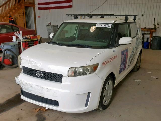 JTLKE50EX81039627 - 2008 TOYOTA SCION XB WHITE photo 2
