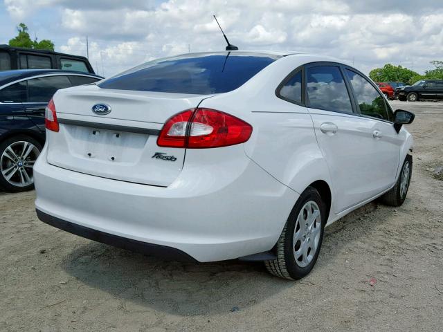 3FADP4AJ9CM117580 - 2012 FORD FIESTA S WHITE photo 4