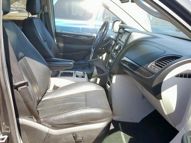 2C4RC1CG5CR227207 - 2012 CHRYSLER TOWN & COU GRAY photo 5